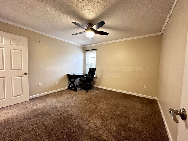 Building Photo - 1969 Summer Club Dr