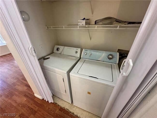 Building Photo - 5290 Panguitch Dr