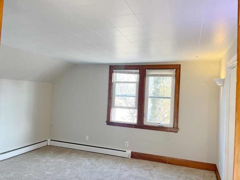 Building Photo - 1818 6th St NE