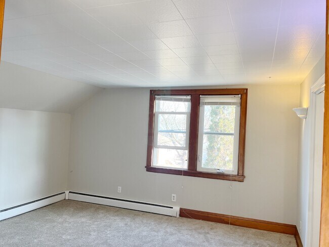 Building Photo - 1818 6th St NE