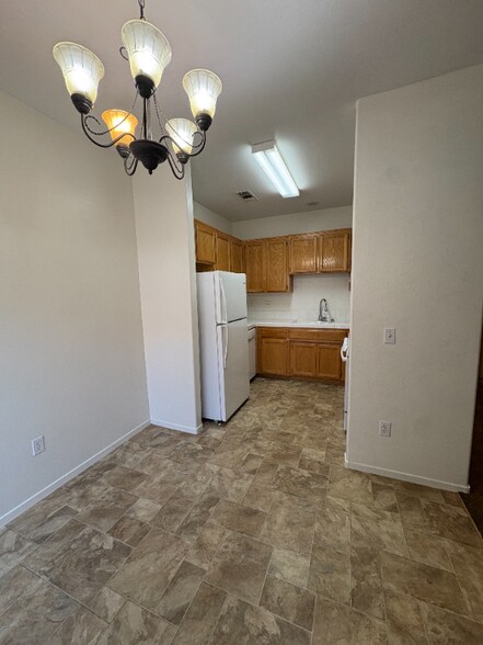 Building Photo - 609 Yellow Meadow Ct