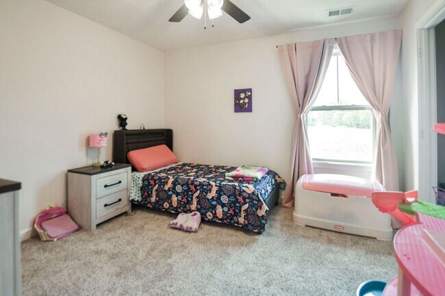 Building Photo - Pet Friendly Four Bedroom!