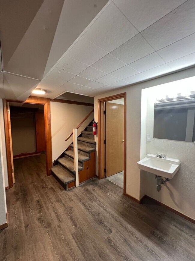 Building Photo - Reserve Now: Spacious, Newly Renovated 5-B...