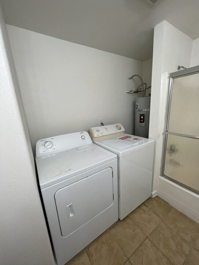 Building Photo - 710-710 Cedar St