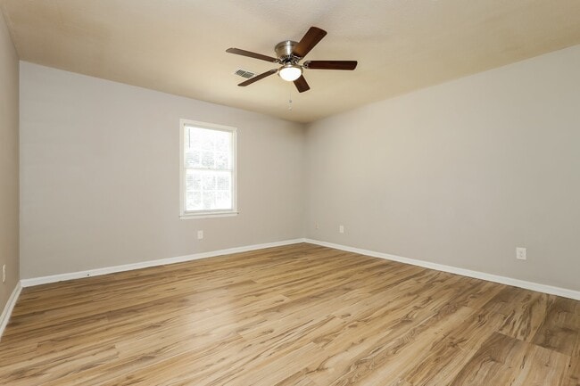 Building Photo - 1113 Rowell St