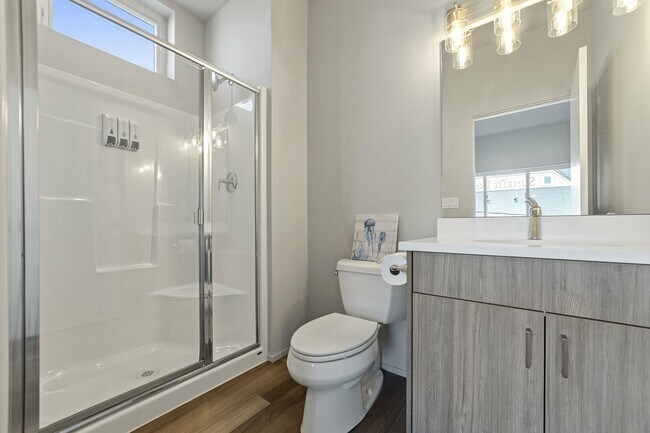 Building Photo - 912 21st St