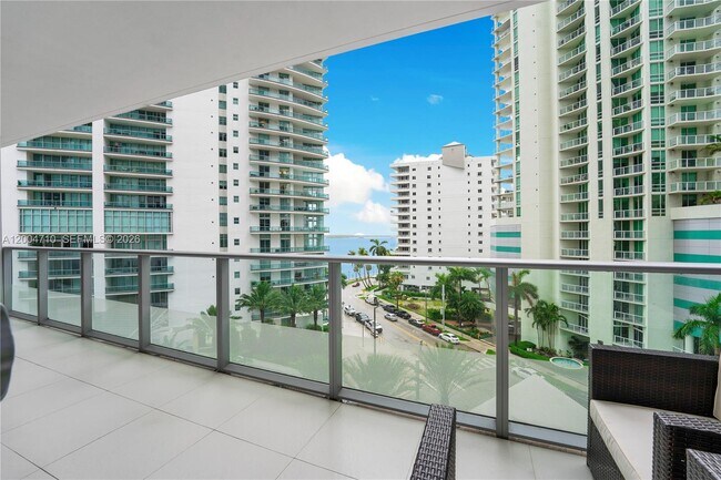 Building Photo - 1300 Brickell Bay Dr