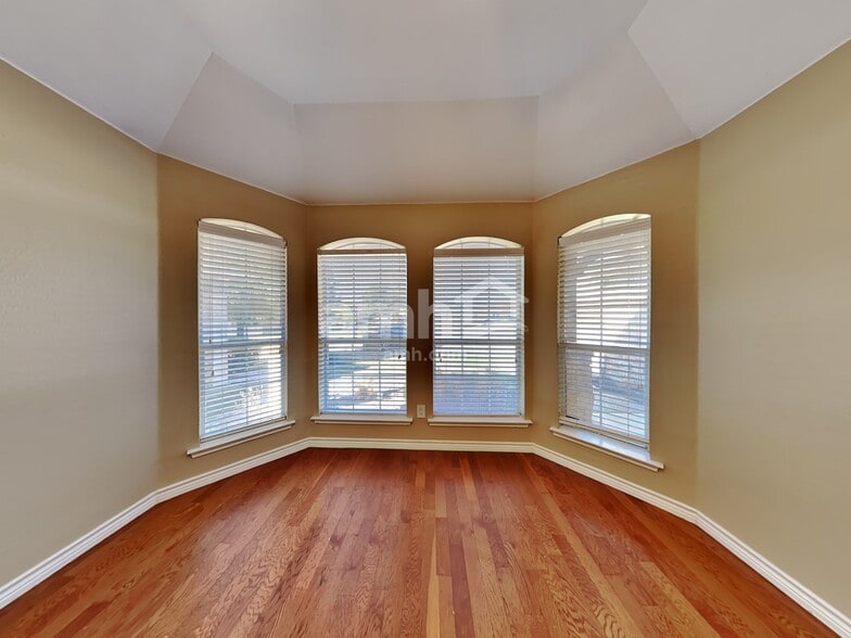 Building Photo - 8620 Axis Deer Run
