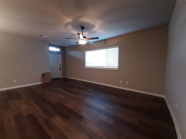 Building Photo - 25148 Pacific Wren Dr