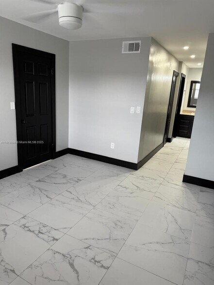 Building Photo - 6921 SW 129th Ave