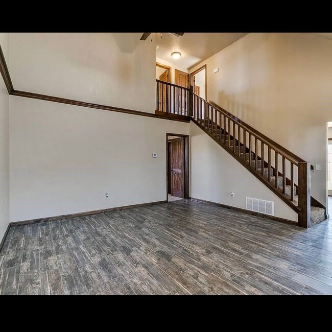 Building Photo - New Year New Home!! This Beautiful 2 story...