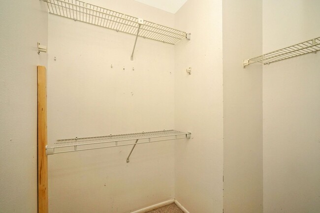 Building Photo - Beautiful townhome!