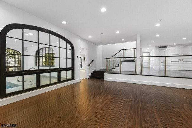 Building Photo - 60 Fernwood Rd
