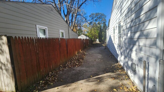 Building Photo - 6120 Marvin St