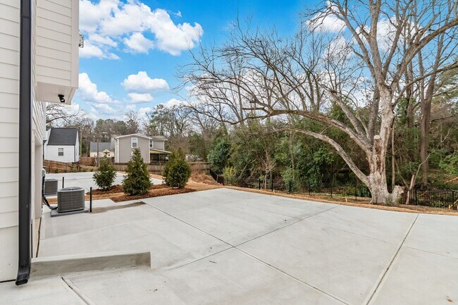 Building Photo - Newly Built 4-bedroom, 4-bathroom Home in Durham, NC