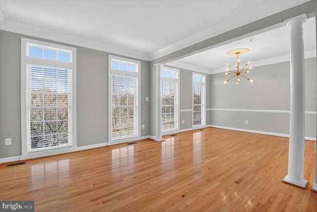 Primary Photo - 6 Sharpstead Ln