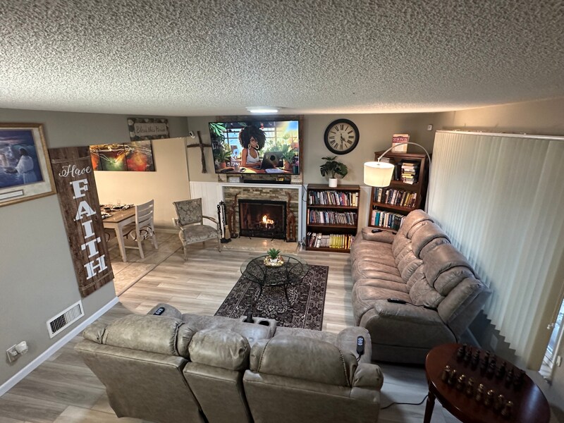 Building Photo - 6774 Sandylee Way