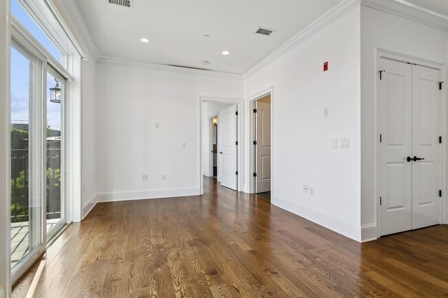 Building Photo - 231 1st St