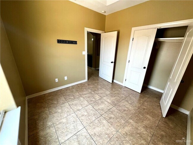 Building Photo - 3019 Regal Dr