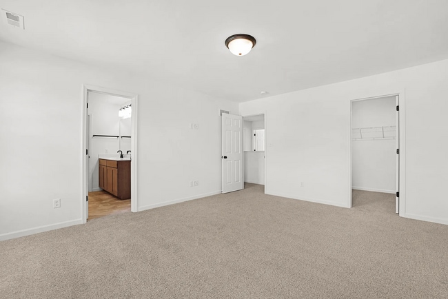 Building Photo - 43 Fairmount Grv Dr