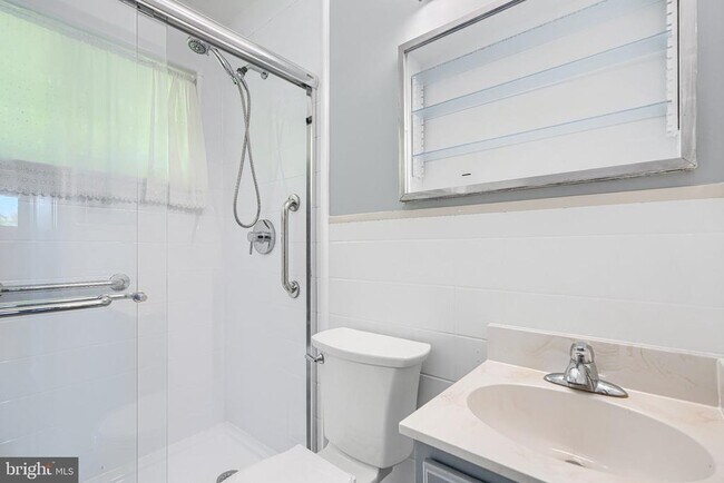 Building Photo - 5506 Adleigh Ave