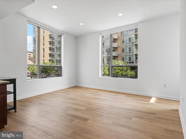 Building Photo - 1414 Belmont St NW
