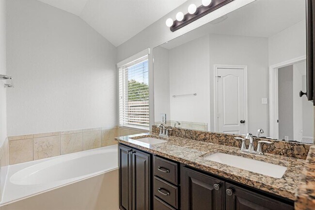 Building Photo - 13026 Davenport Hills Ln
