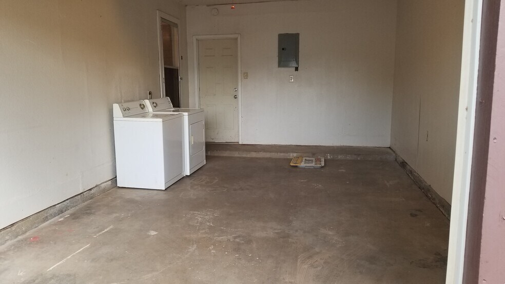 Garage - 5313 23rd St