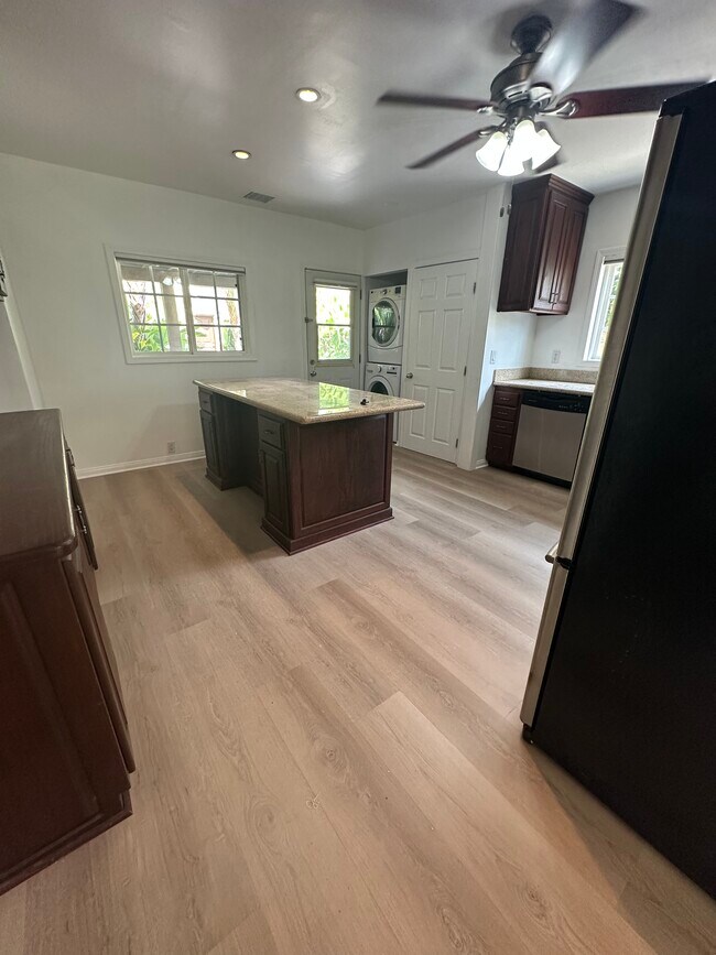 Kitchen - 6551 Fountain Ave