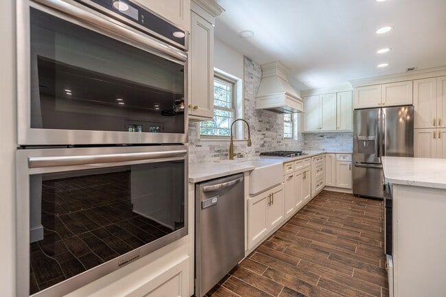 Building Photo - 10736 Pecan Dr