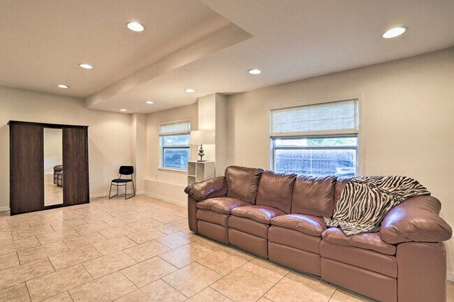 Building Photo - 4484 Cobia Dr SE