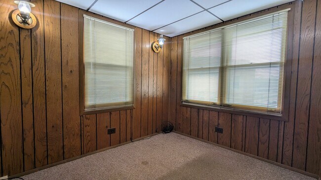 Building Photo - 6038 N Elston Ave