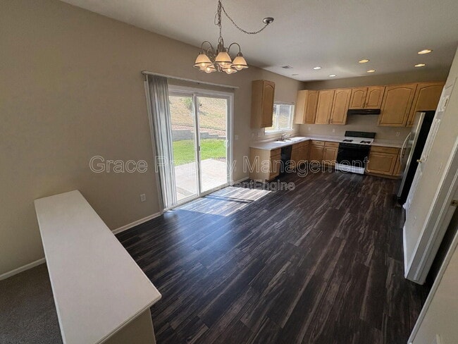 Building Photo - 910 Humboldt Way