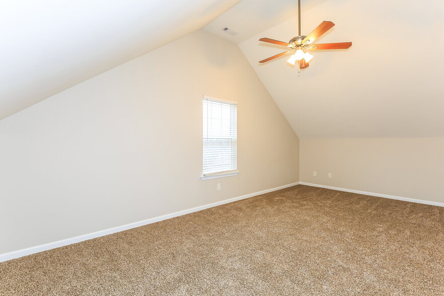Building Photo - 5020 Wicklow Dr