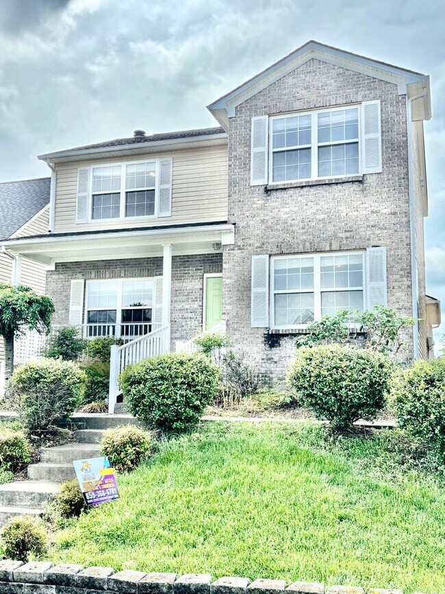 Building Photo - 3 Bedrooms, 2.5 Baths, and a Secret Agent Garage!