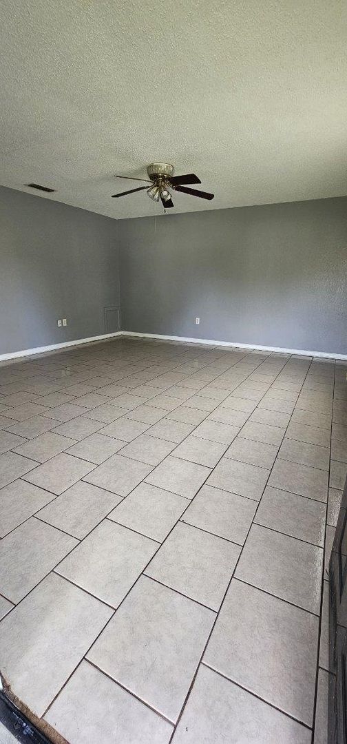Building Photo - Three Bedroom Two Bath in the Combee Settl...