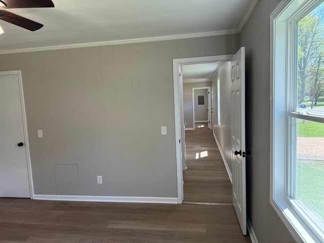 Building Photo - Beautifully Renovated Tiny Home in Martin!