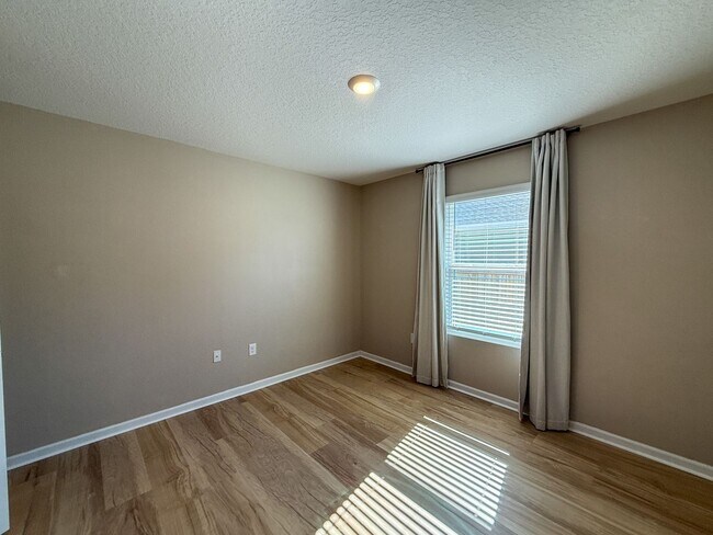 Building Photo - Updated 4 Bedroom 2 Bath Rental Near Navy Federal - Lawn Care Included!