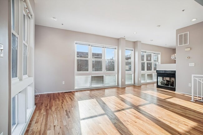 Building Photo - 1662 N Quinn St