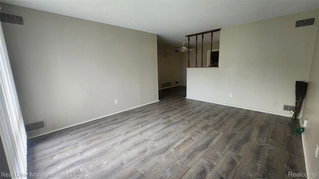 Building Photo - 2523 Empire Dr