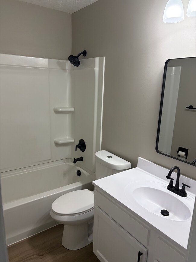 Building Photo - Green Acres - 4943-4959