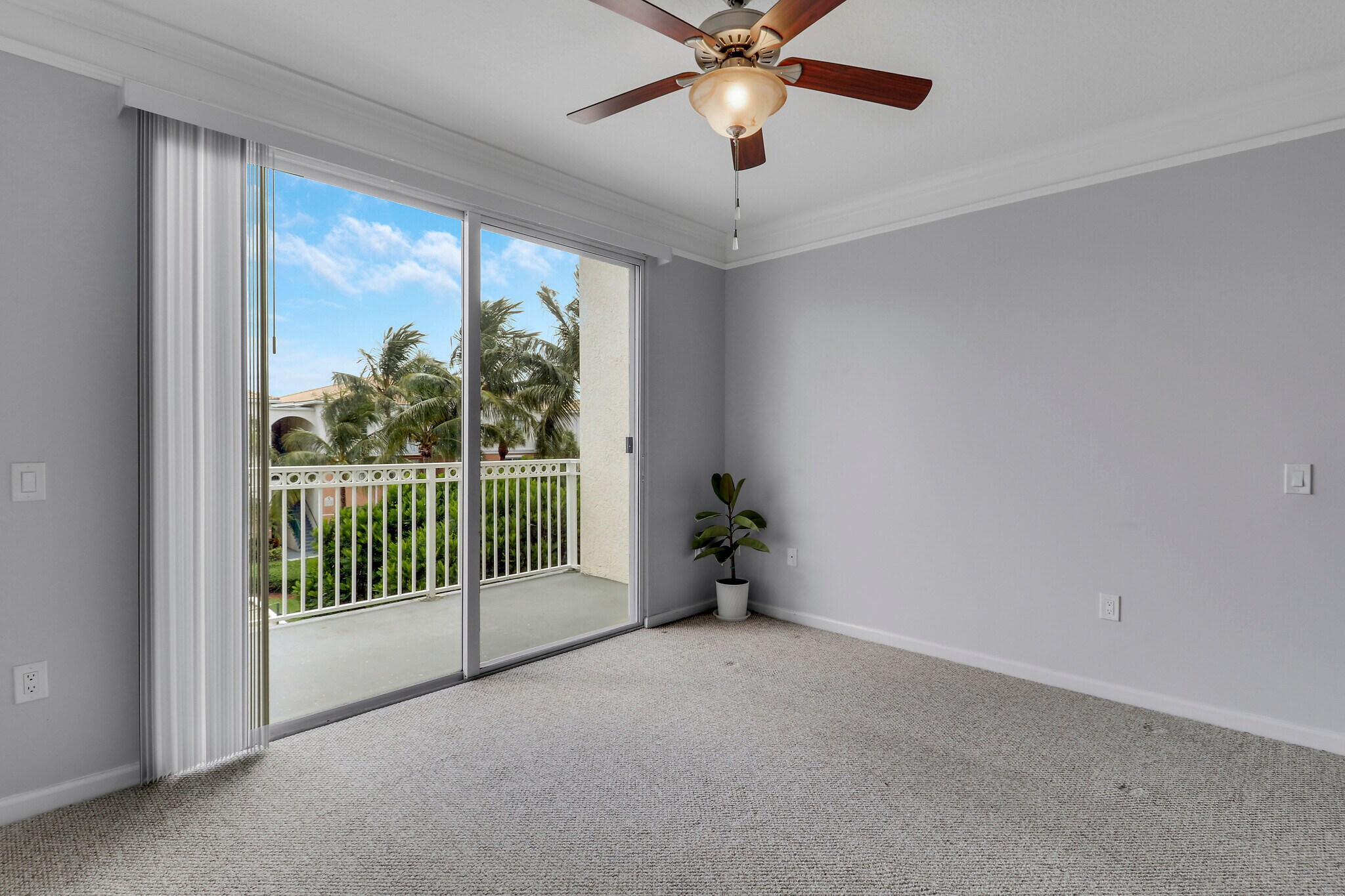 Building Photo - 4302 Myrtlewood Cir E