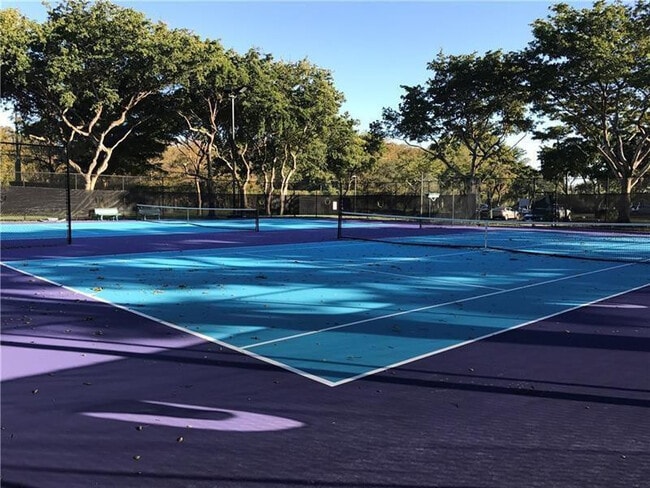 Building Photo - 111 Lake Emerald Dr