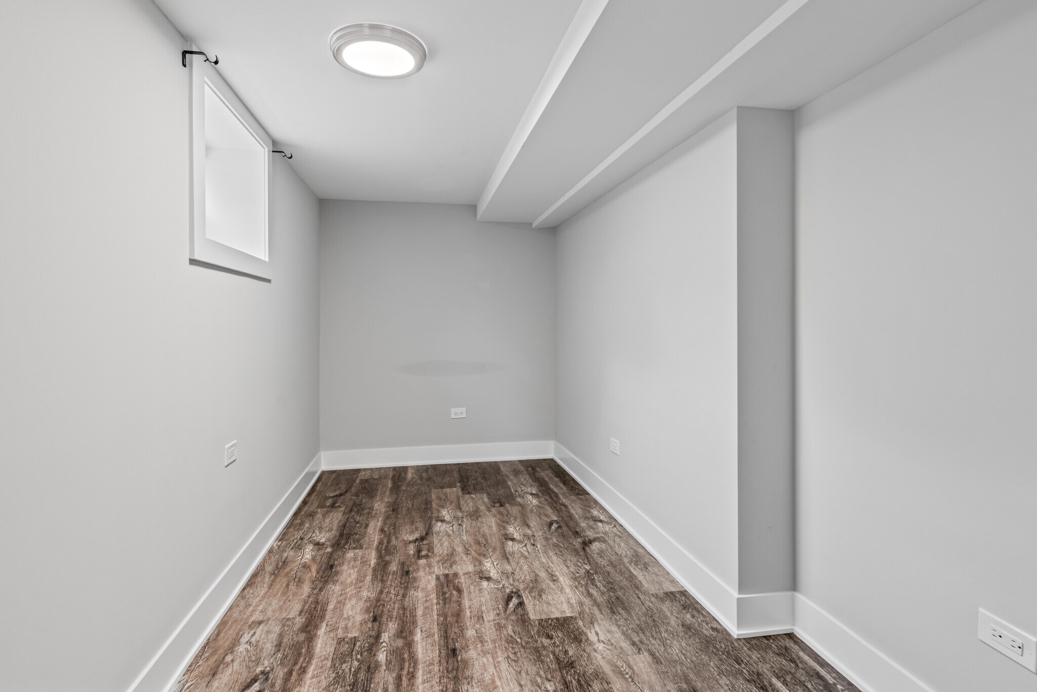 Building Photo - 2144 W Shakespeare Ave