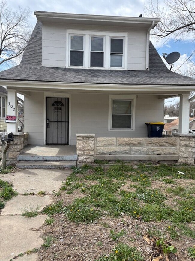 Building Photo - Beautifully updated 2 bedroom home