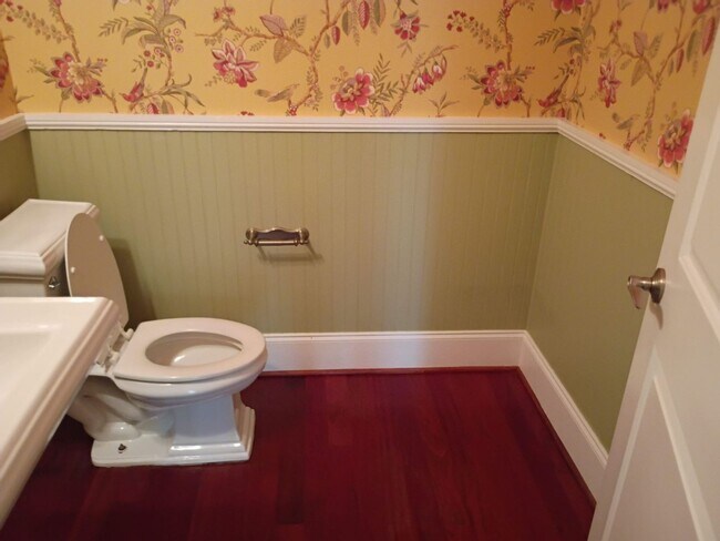 Building Photo - Luxury Living: 4 Bedroom home in Chapel Hill w/ spacious interior | 2 Year Lease Term