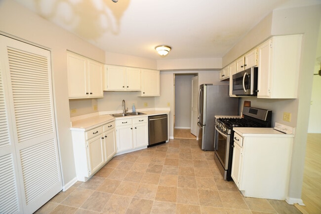 Building Photo - 2545 Live Oak Ln