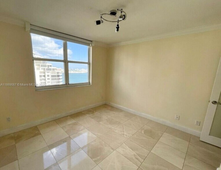 Building Photo - 770 Claughton Island Dr