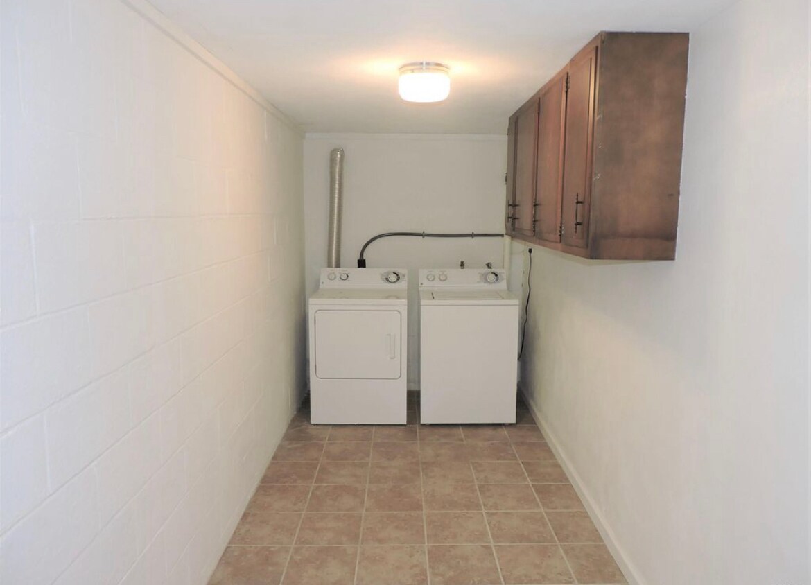 Laundry/Mudroom - 2416 E Grandview Ave