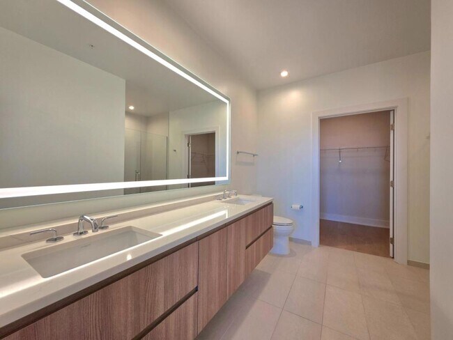 Building Photo - 737 Swann Ave